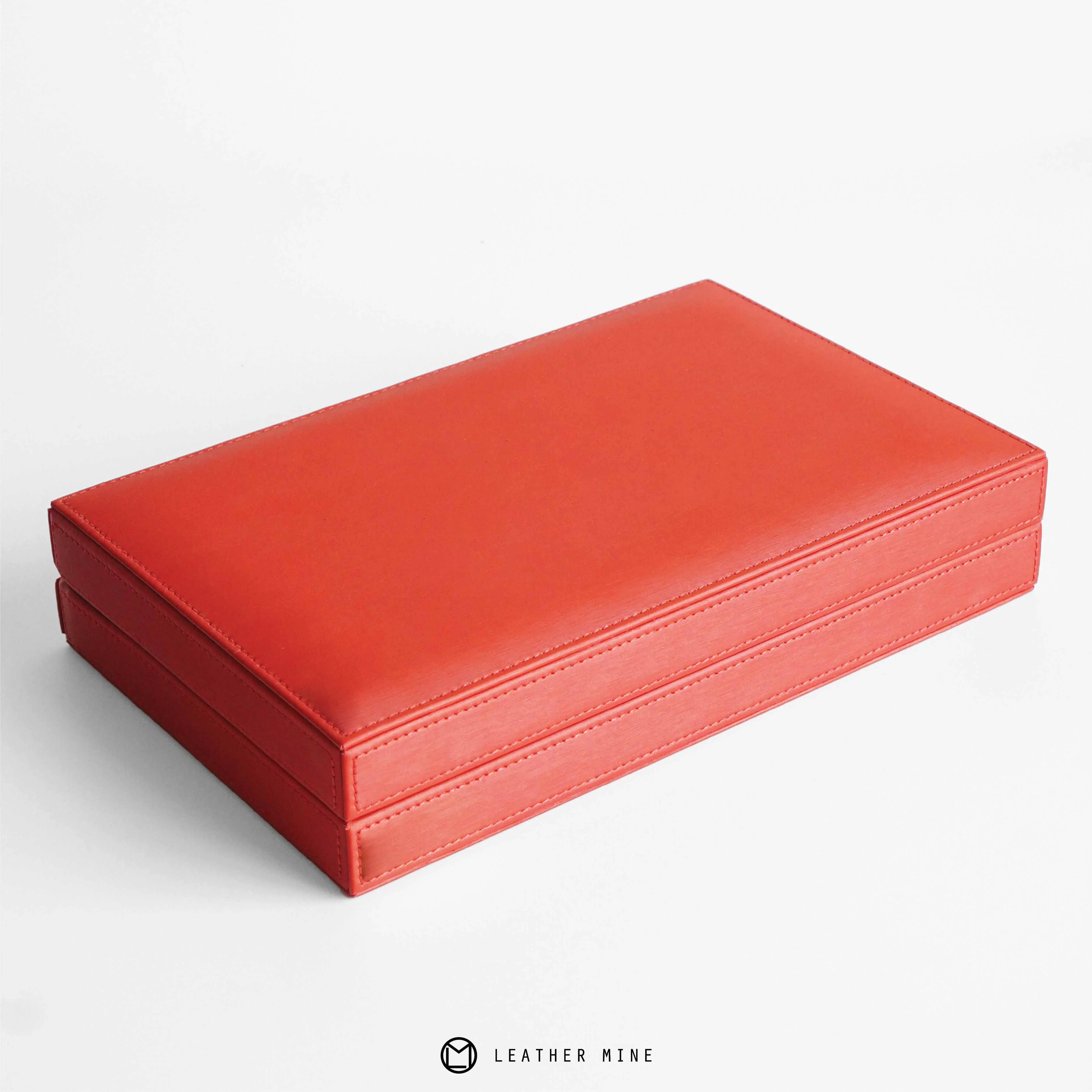 กล่องเครื่องประดับ Heritage Red บุเวลเวทครีมวินเทจ