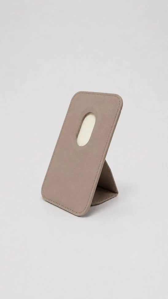 MagSafe Wallet Stand หนังแท้ รุ่นบางพิเศษ พร้อมที่คล้องนิ้ว | Leather Mine